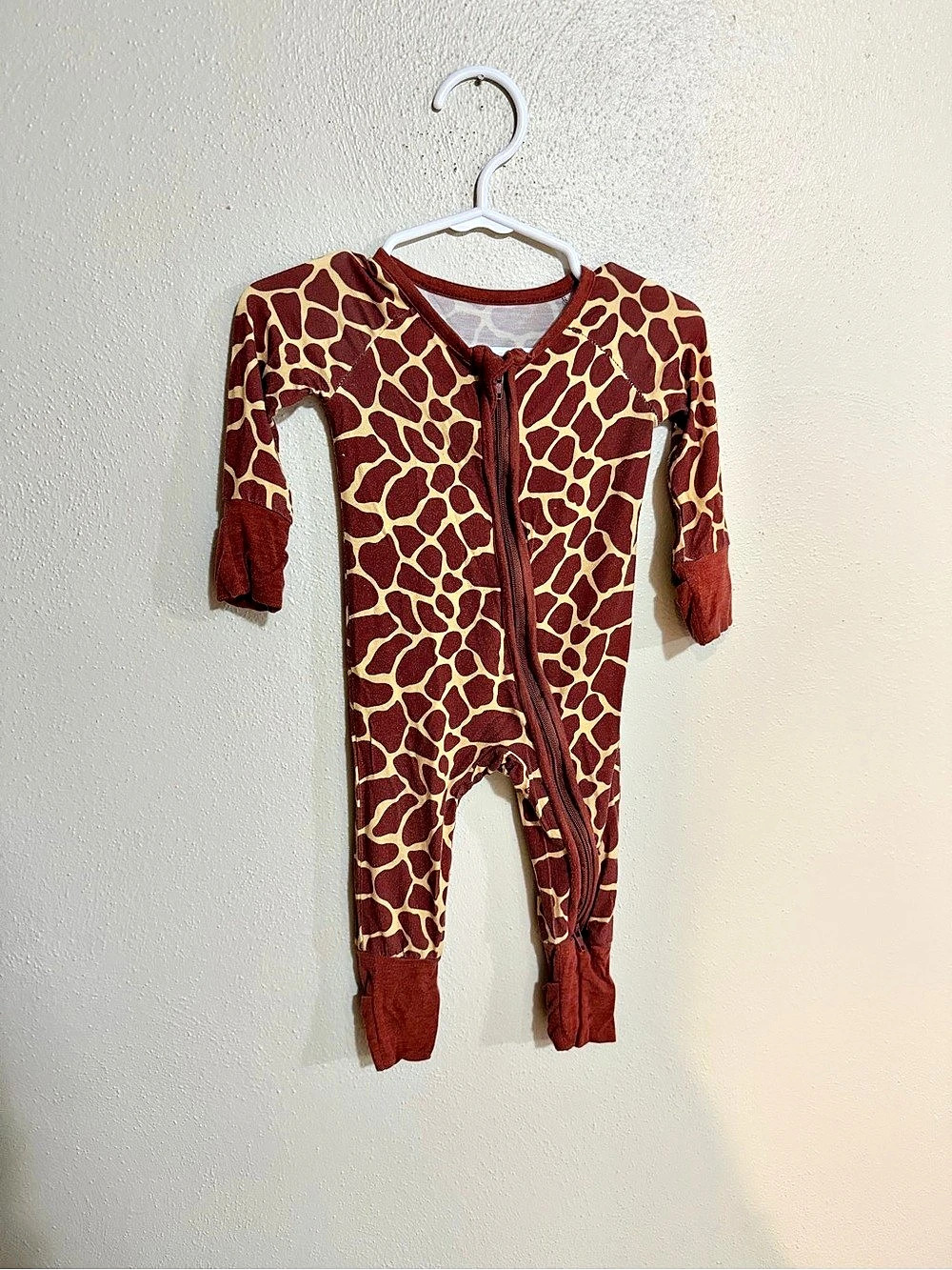 little one shop Giraffe Bamboo Sleeper Footie Brown & Yellow Baby 0-3M